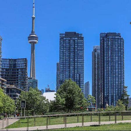 Stylish Condo Downtown Near Cn Tower - Free Parking Toronto Exterior photo