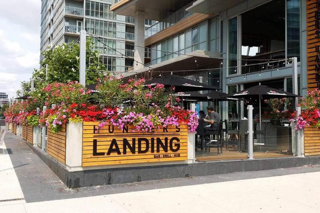 Stylish Condo Downtown Near Cn Tower - Free Parking Toronto Exterior photo