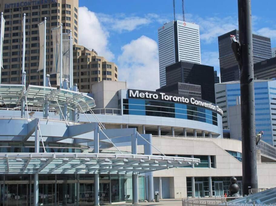 Stylish Condo Downtown Near Cn Tower - Free Parking Toronto Exterior photo